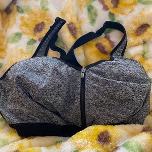 Victoria’s Secret Sport Knockout front Close Bra